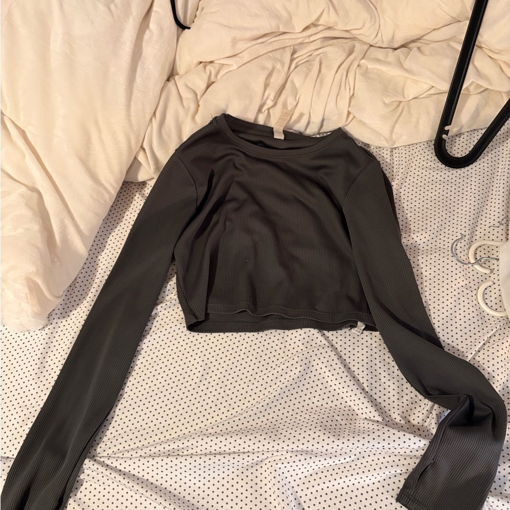 Marika Dark Gray Ribbed Long-Sleeve Cropped Tee